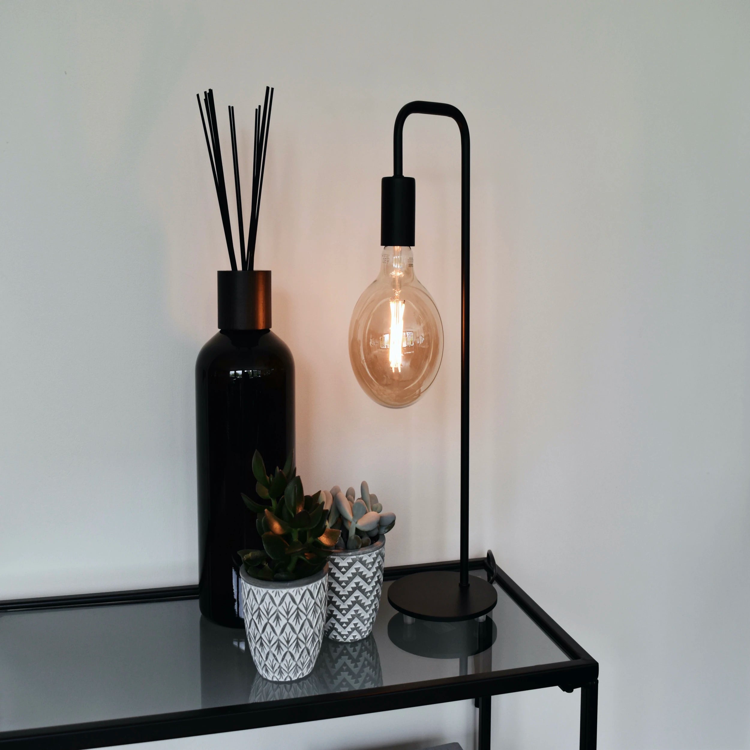 Calex Floor Lamp U-line - E27 - Black - 1.8m cable (UK)