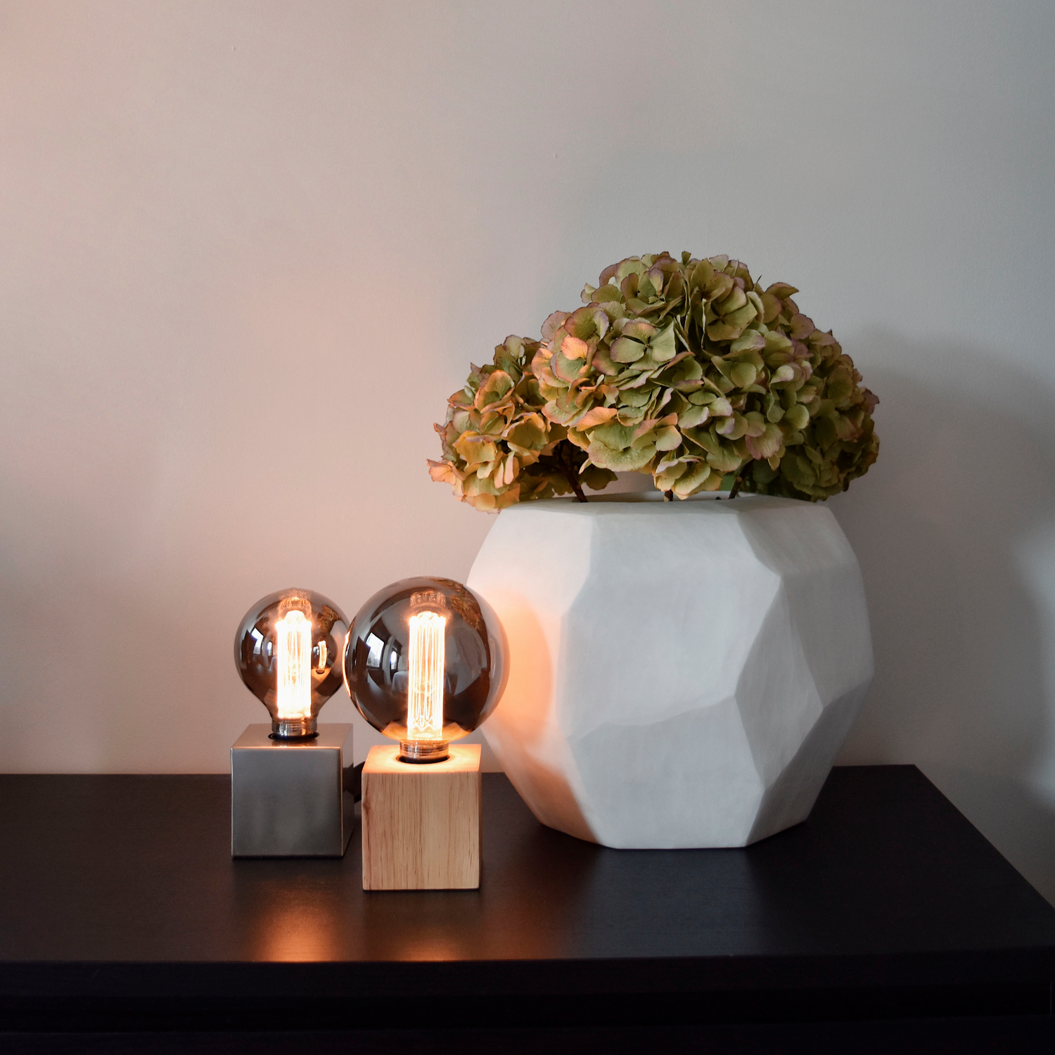 Calex Crown Series LED Bulb - E27 - G95 - Titanium